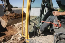 Terrassement d'un terrain avant construction  
